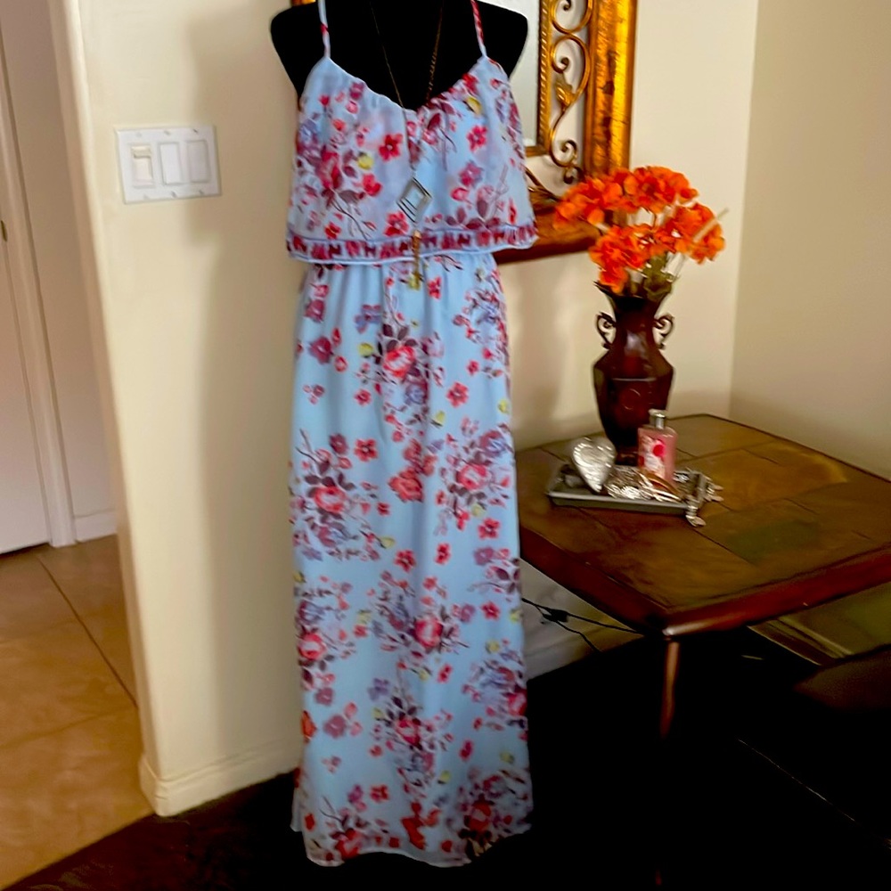 Beautiful Maxi Dress 👗 💙